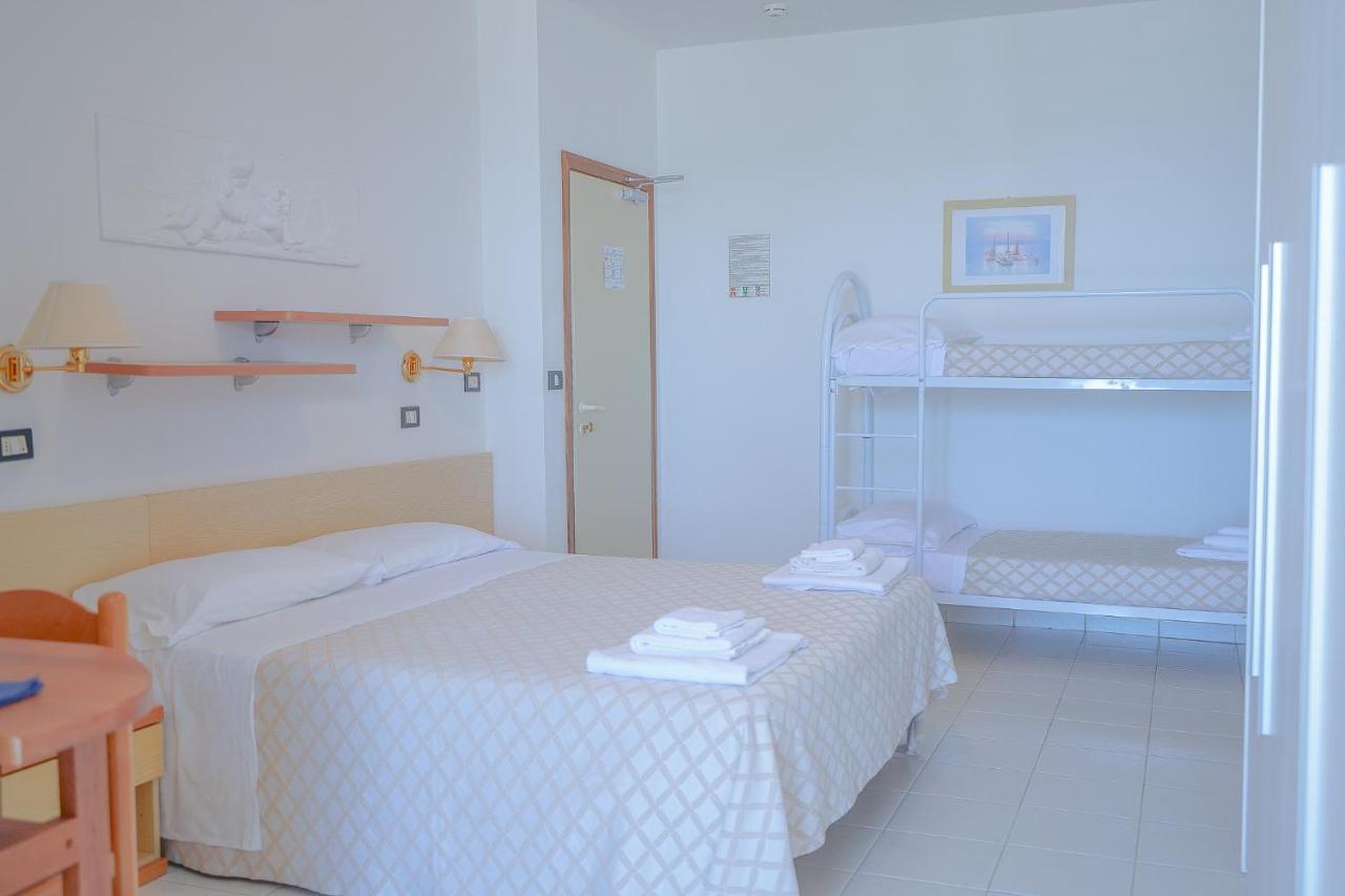 Hotel Continental Cattolica Zewnętrze zdjęcie