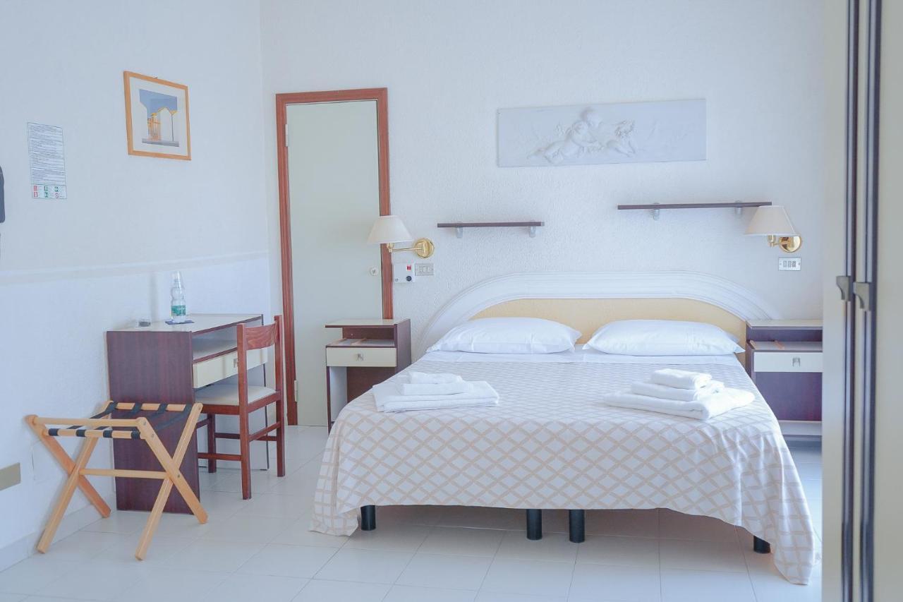 Hotel Continental Cattolica Zewnętrze zdjęcie