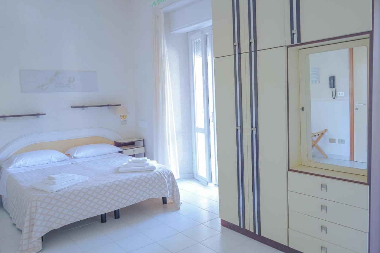 Hotel Continental Cattolica Zewnętrze zdjęcie