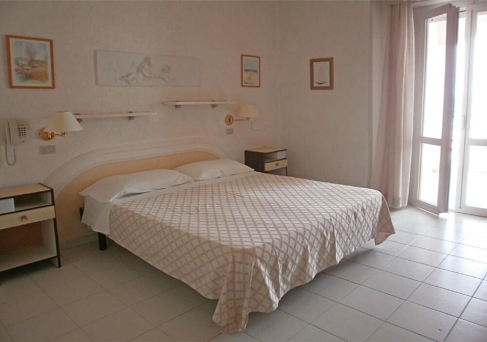 Hotel Continental Cattolica Zewnętrze zdjęcie