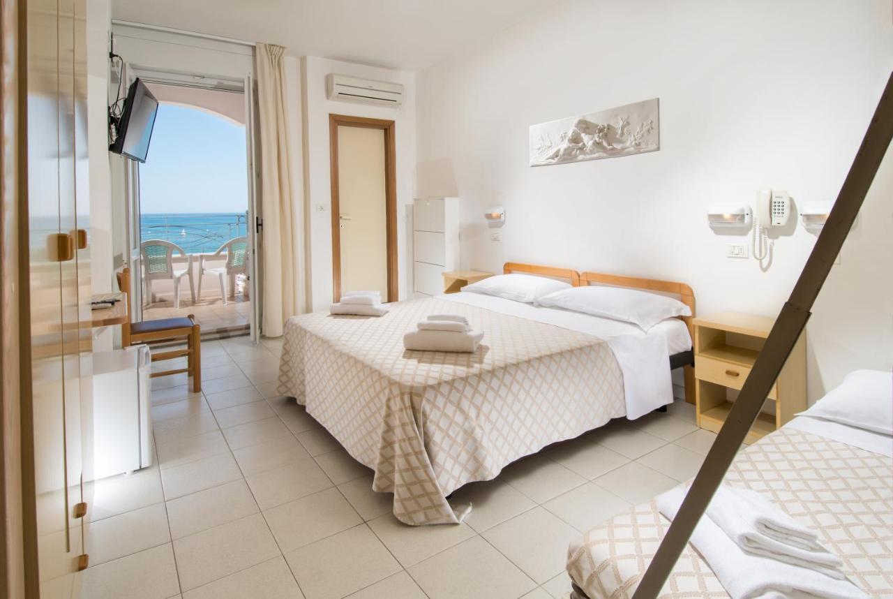 Hotel Continental Cattolica Zewnętrze zdjęcie
