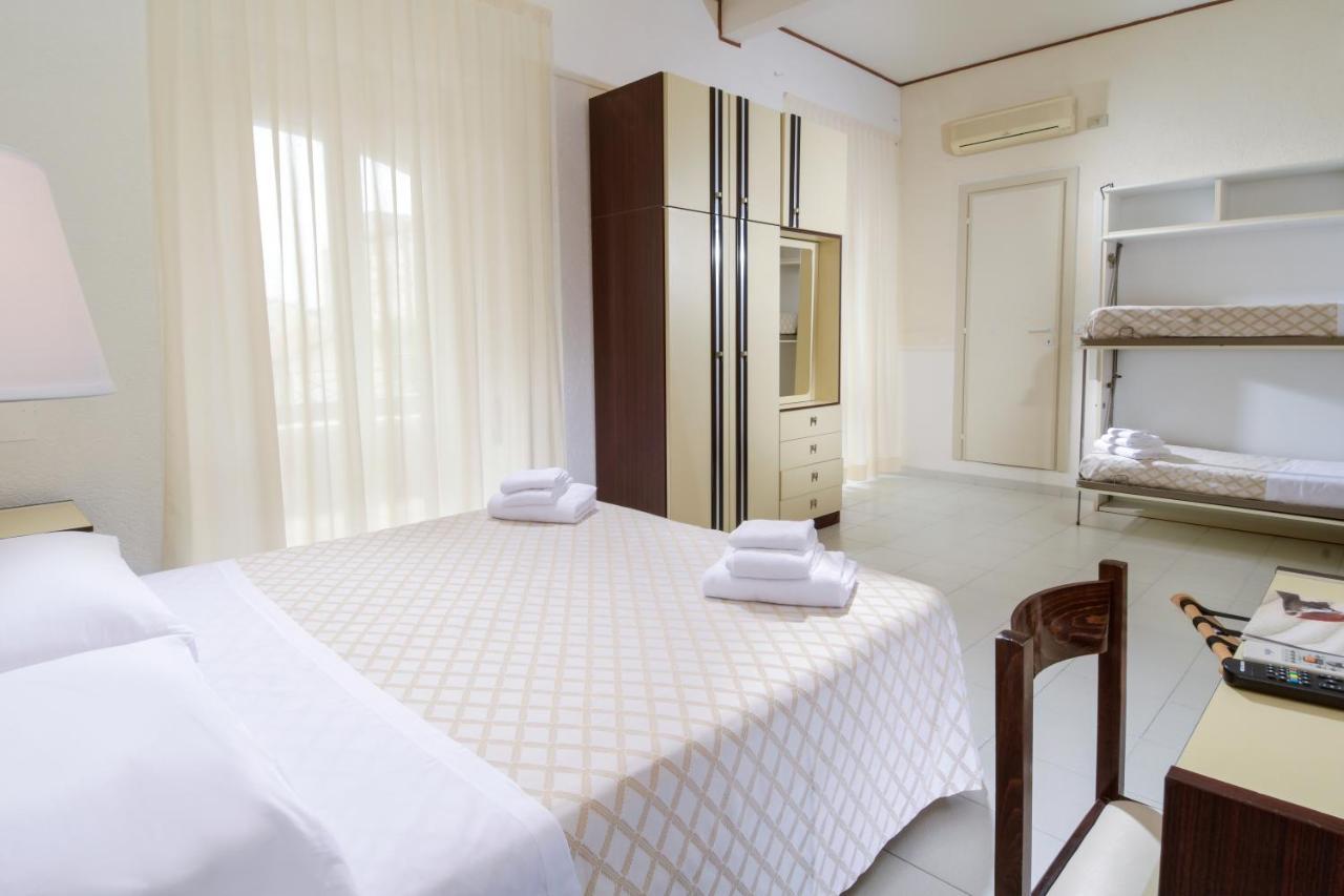 Hotel Continental Cattolica Zewnętrze zdjęcie