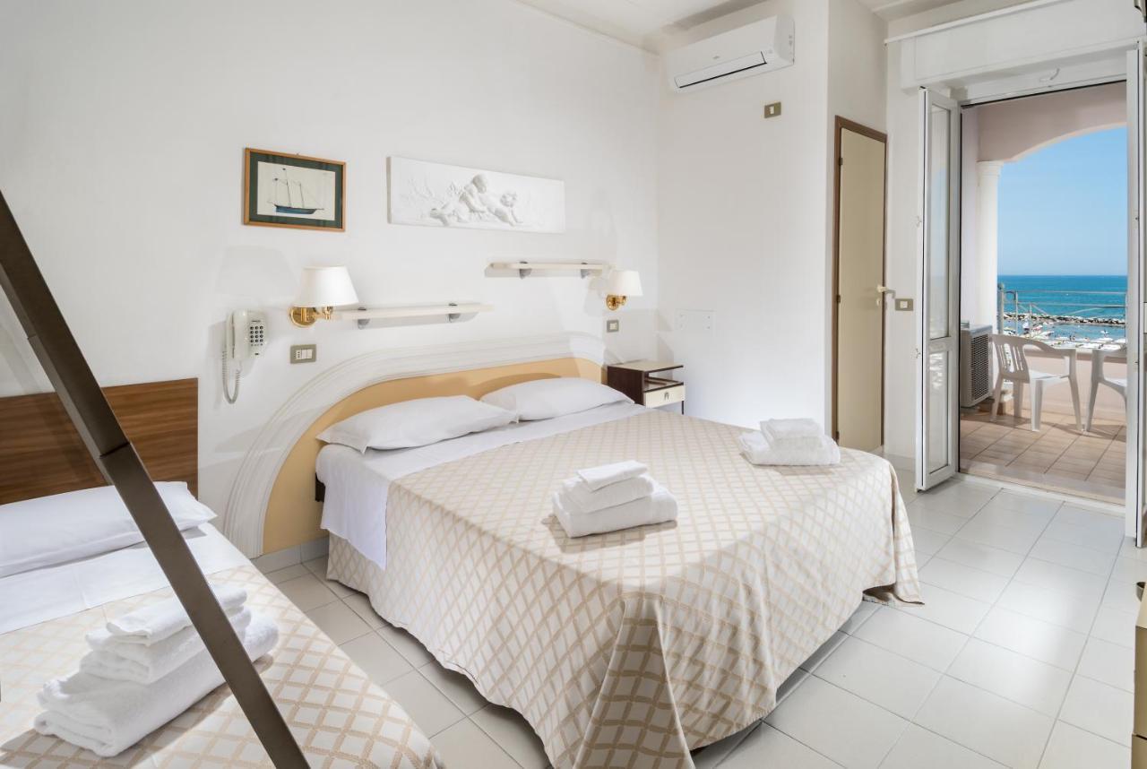 Hotel Continental Cattolica Zewnętrze zdjęcie