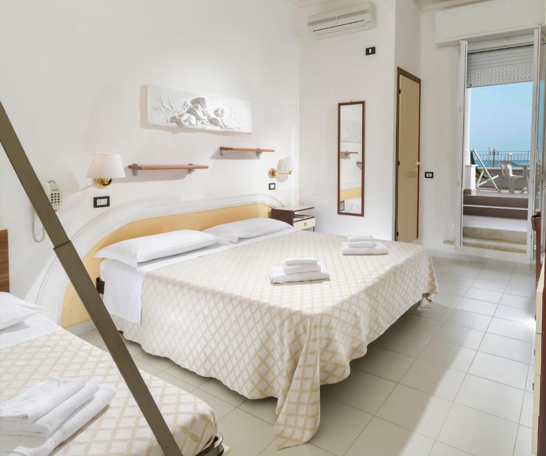 Hotel Continental Cattolica Zewnętrze zdjęcie