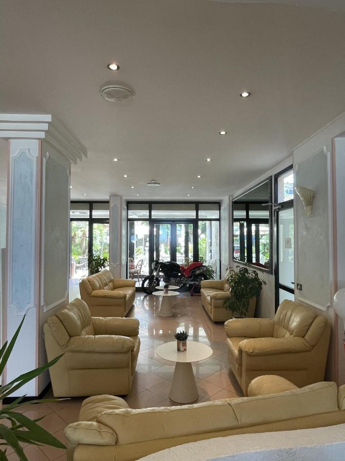 Hotel Continental Cattolica Zewnętrze zdjęcie