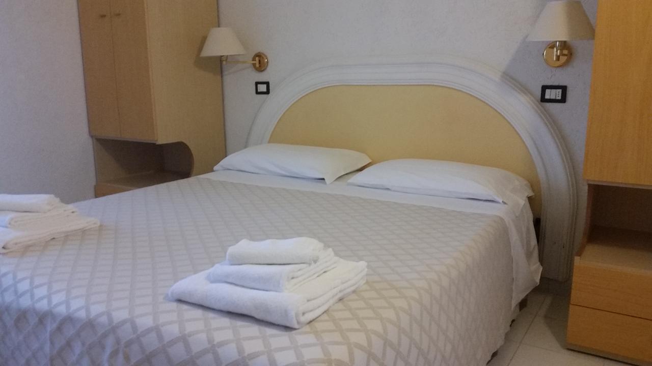 Hotel Continental Cattolica Zewnętrze zdjęcie
